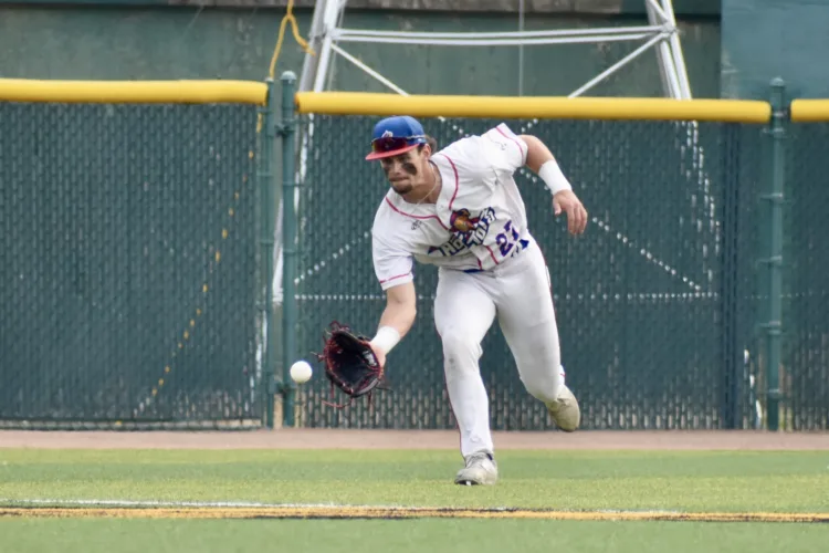 Tots close out two game series against Big Sticks